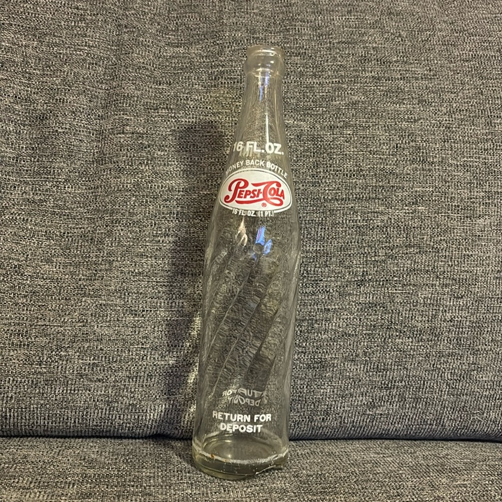 16 OUNCE PEPSI GLASS BOTTLE L73 BOTTOM